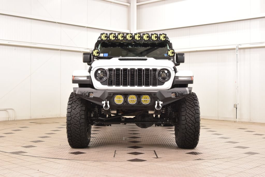 Used 2025 Jeep Gladiator Mojave AWD/4WD image 2