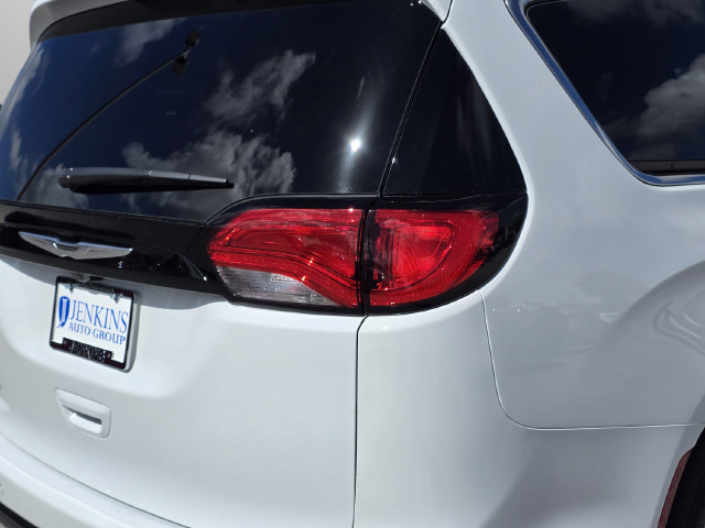 New 2026 Chrysler Voyager LX FWD image 13
