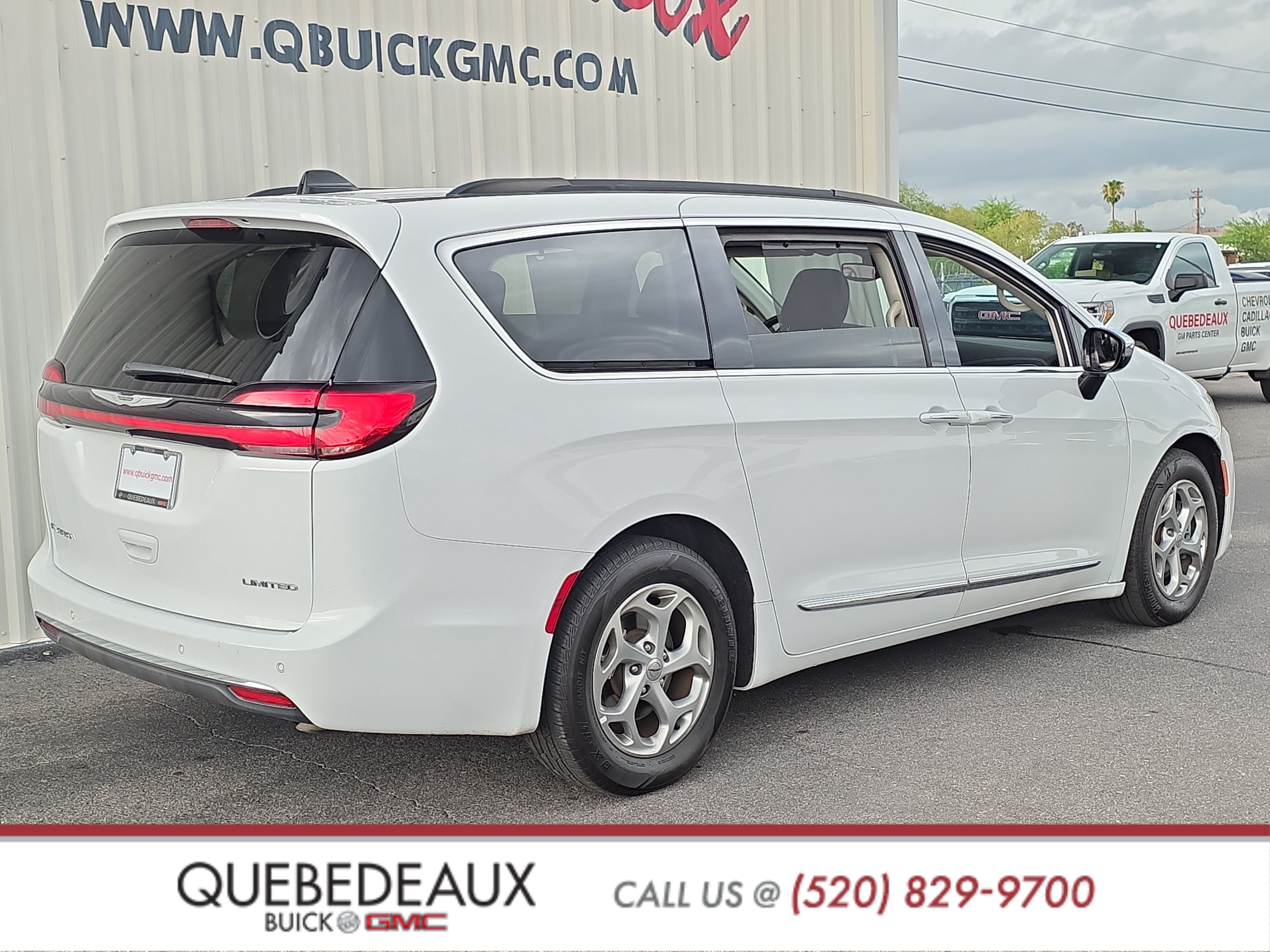 Used 2023 Chrysler Pacifica Limited FWD image 7