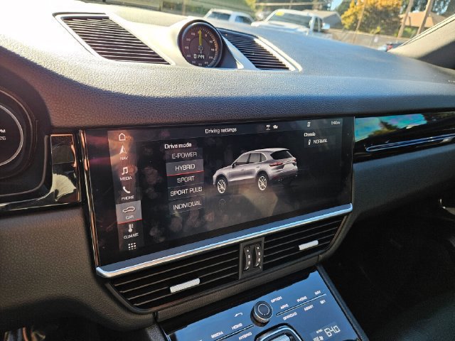 Used 2020 Porsche Cayenne E-Hybrid AWD/4WD image 33