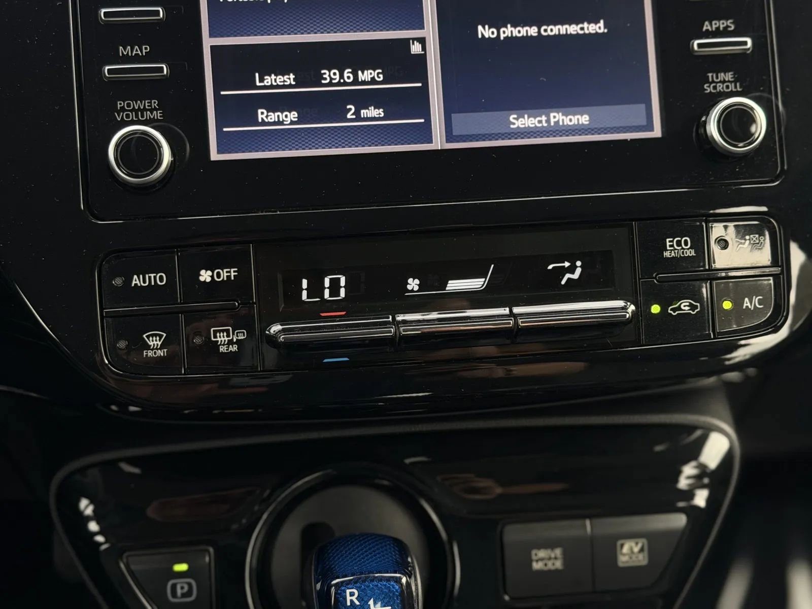 Used 2020 Toyota Prius XLE w/ Preferred Accessory Package image 31