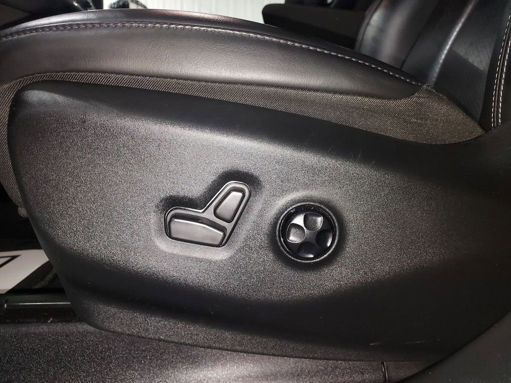 Used 2024 Chrysler Pacifica Select image 18