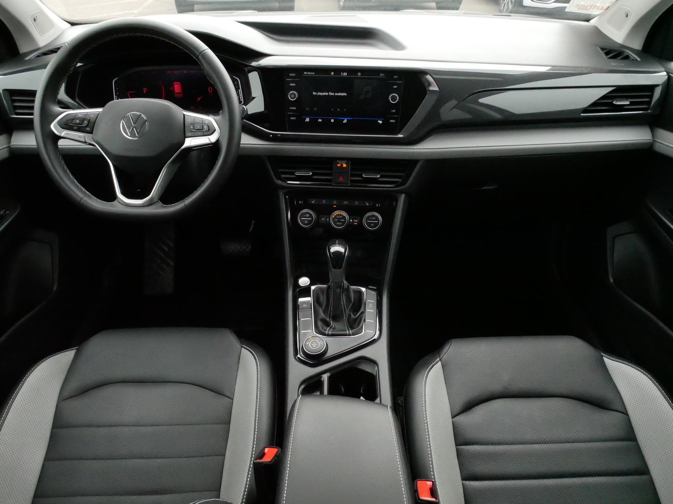 Certified 2022 Volkswagen Taos SEL w/ Panoramic Sunroof Package image 10