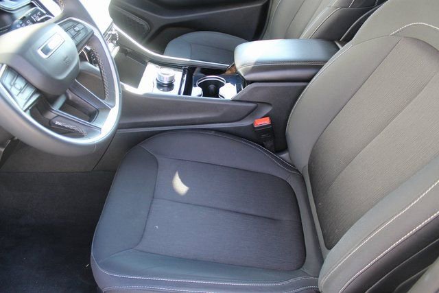 Used 2023 Jeep Grand Cherokee L Laredo image 8