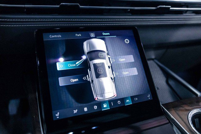 Used 2025 Cadillac Escalade Sport Platinum w/ LPO, ONYX Package image 24