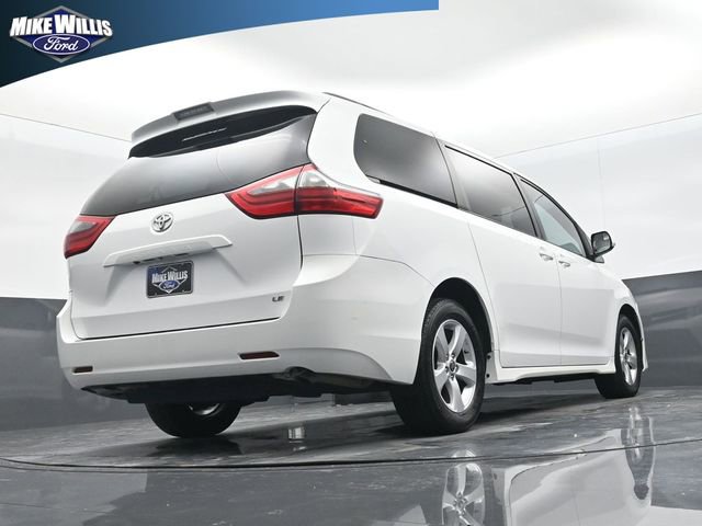 Used 2020 Toyota Sienna LE image 23