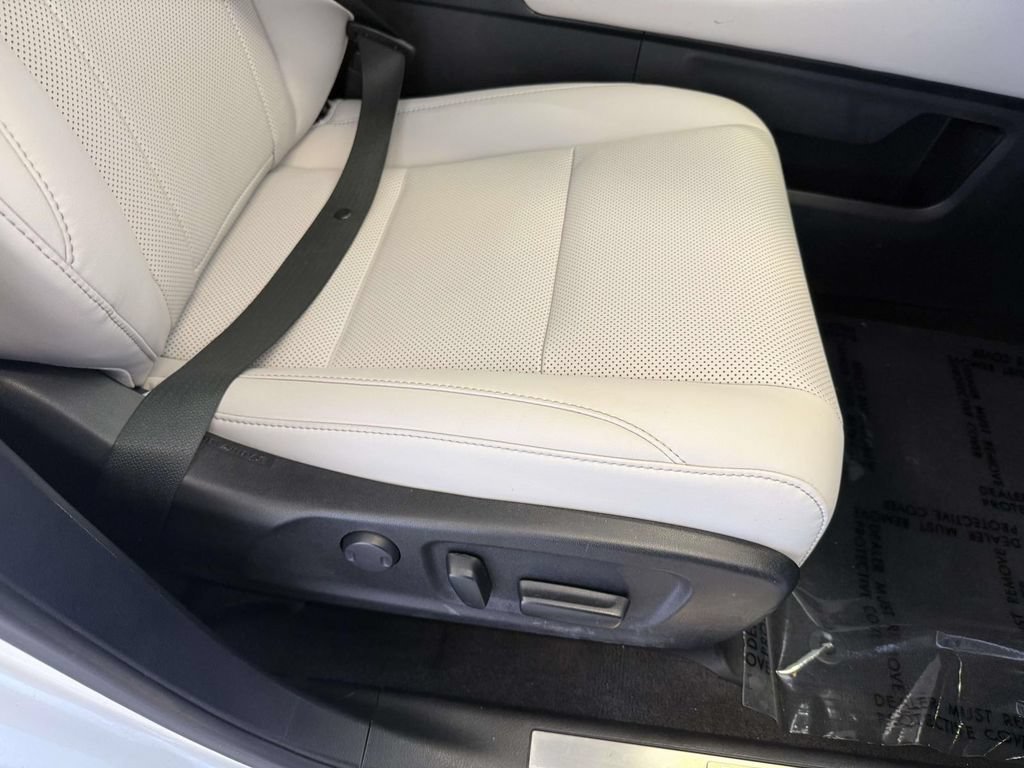 Certified 2022 Lexus RX 350L Premium w/ Premium Package AWD/4WD image 15