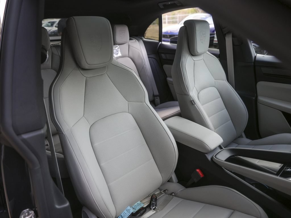 New 2026 Porsche Macan Electric RWD image 34