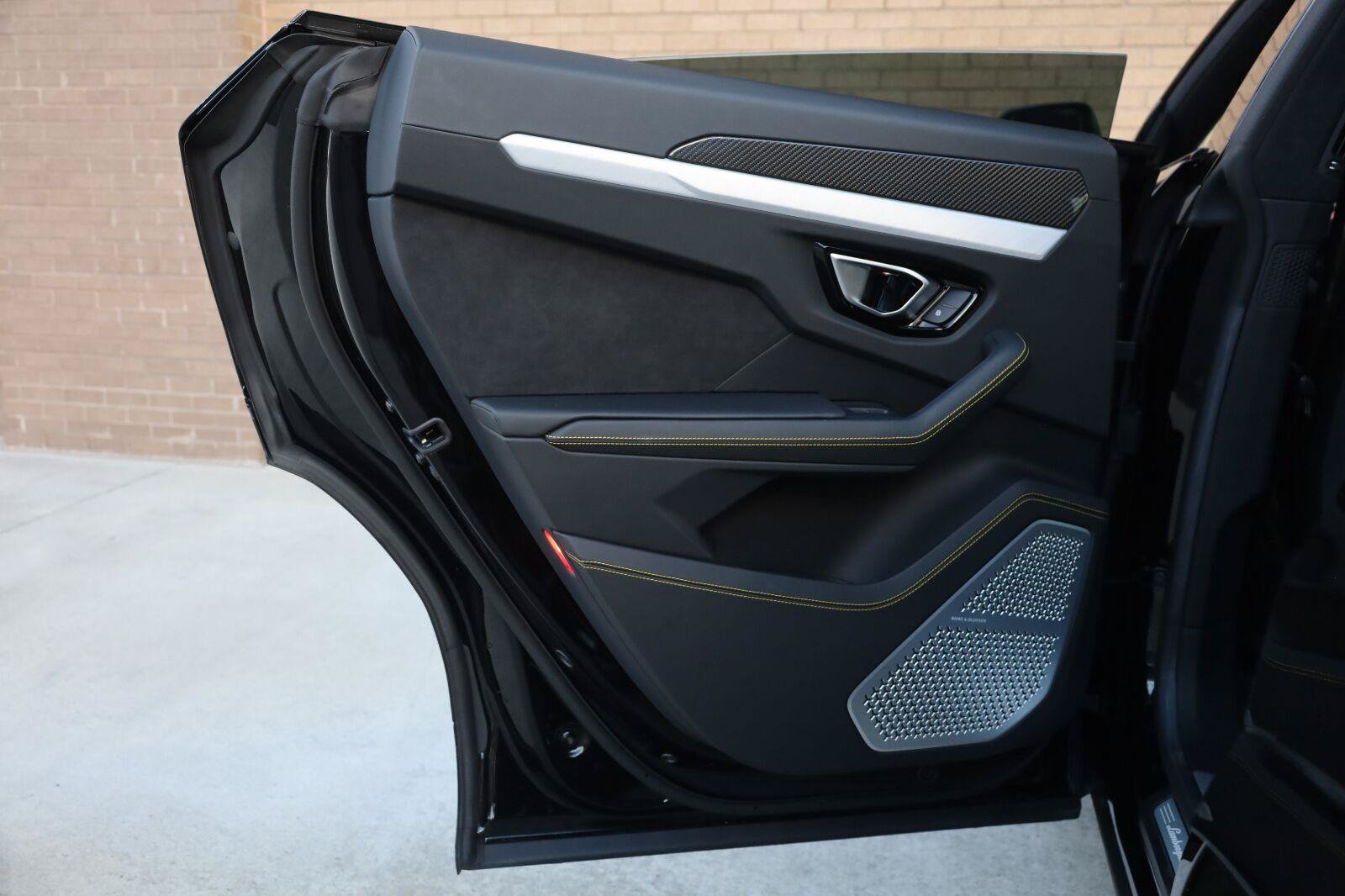 Used 2021 Lamborghini Urus AWD/4WD image 30