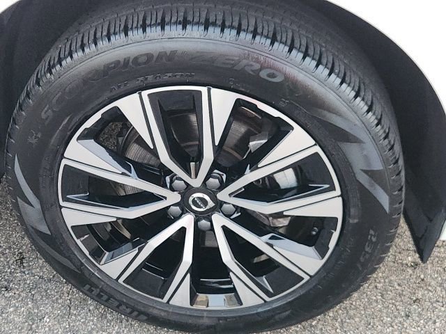 Certified 2025 Volvo XC60 B5 Plus image 31