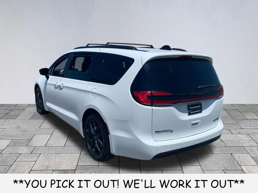Used 2025 Chrysler Pacifica Limited FWD image 5