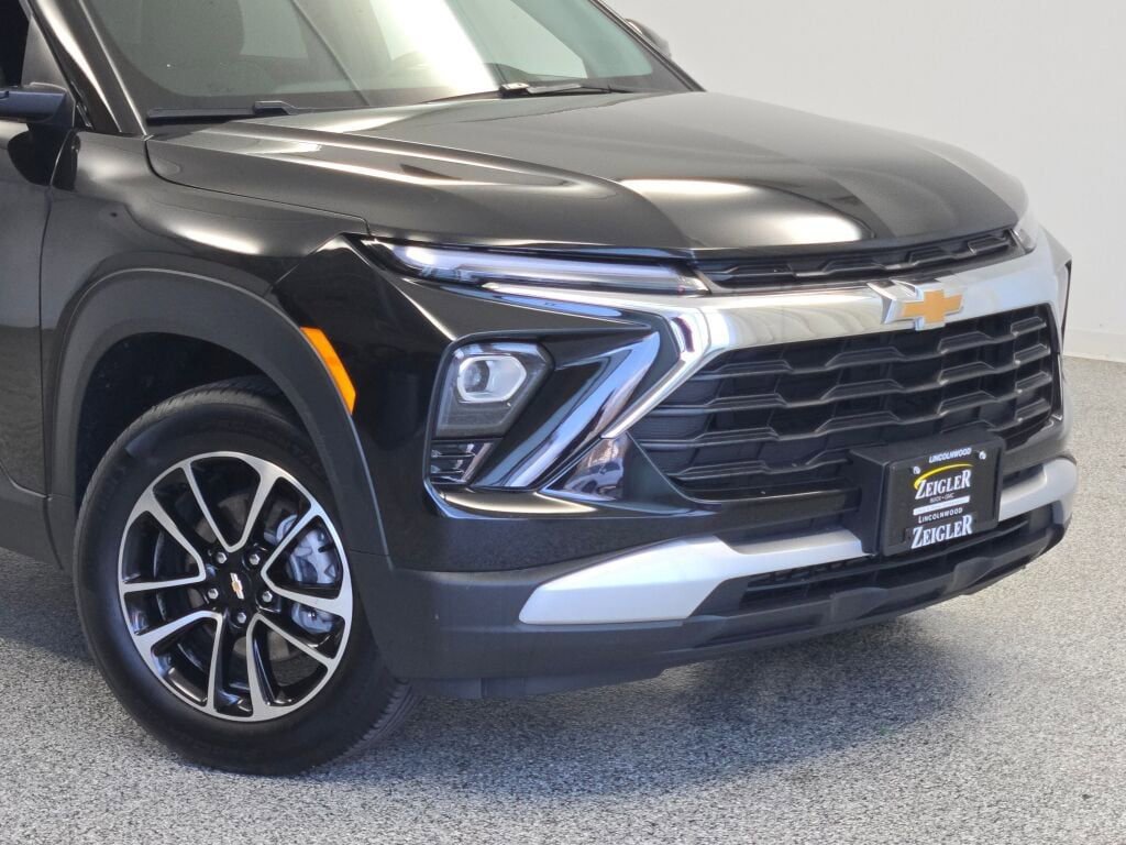 Used 2024 Chevrolet TrailBlazer LT AWD/4WD image 2