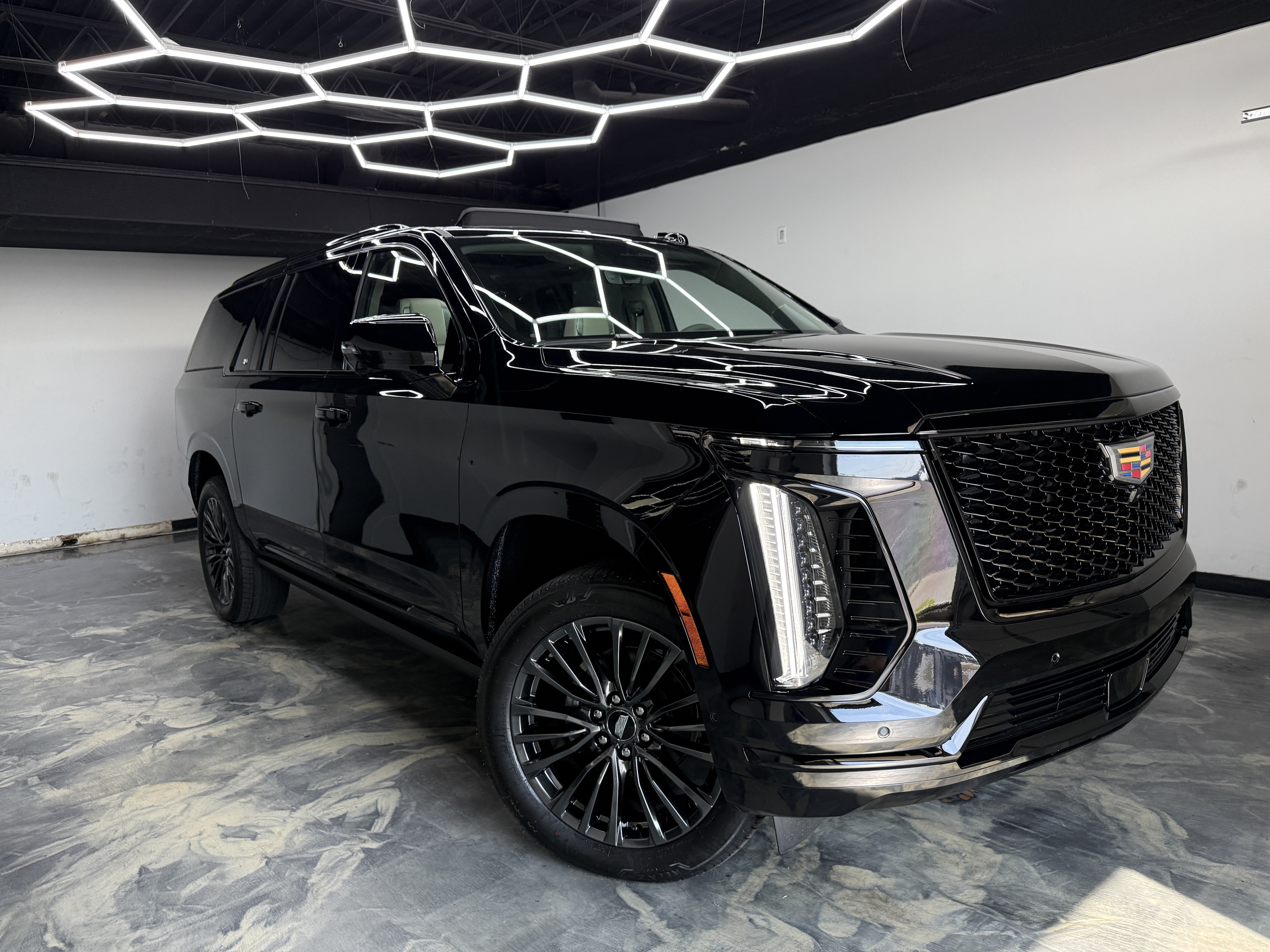Used 2026 Cadillac Escalade ESV Platinum Sport AWD/4WD image 6