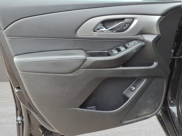 Used 2023 Chevrolet Traverse LT FWD image 16