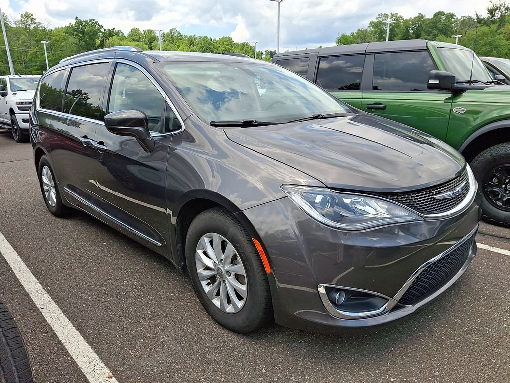Used 2019 Chrysler Pacifica Touring-L FWD image 4