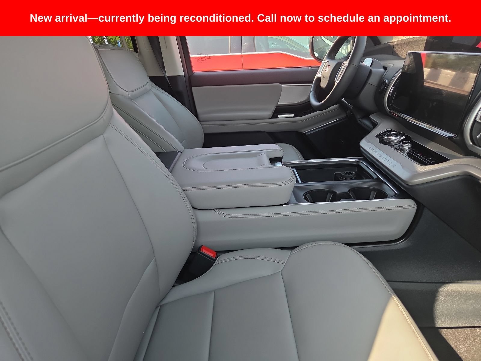 Used 2025 Ford Expedition Active AWD/4WD image 11