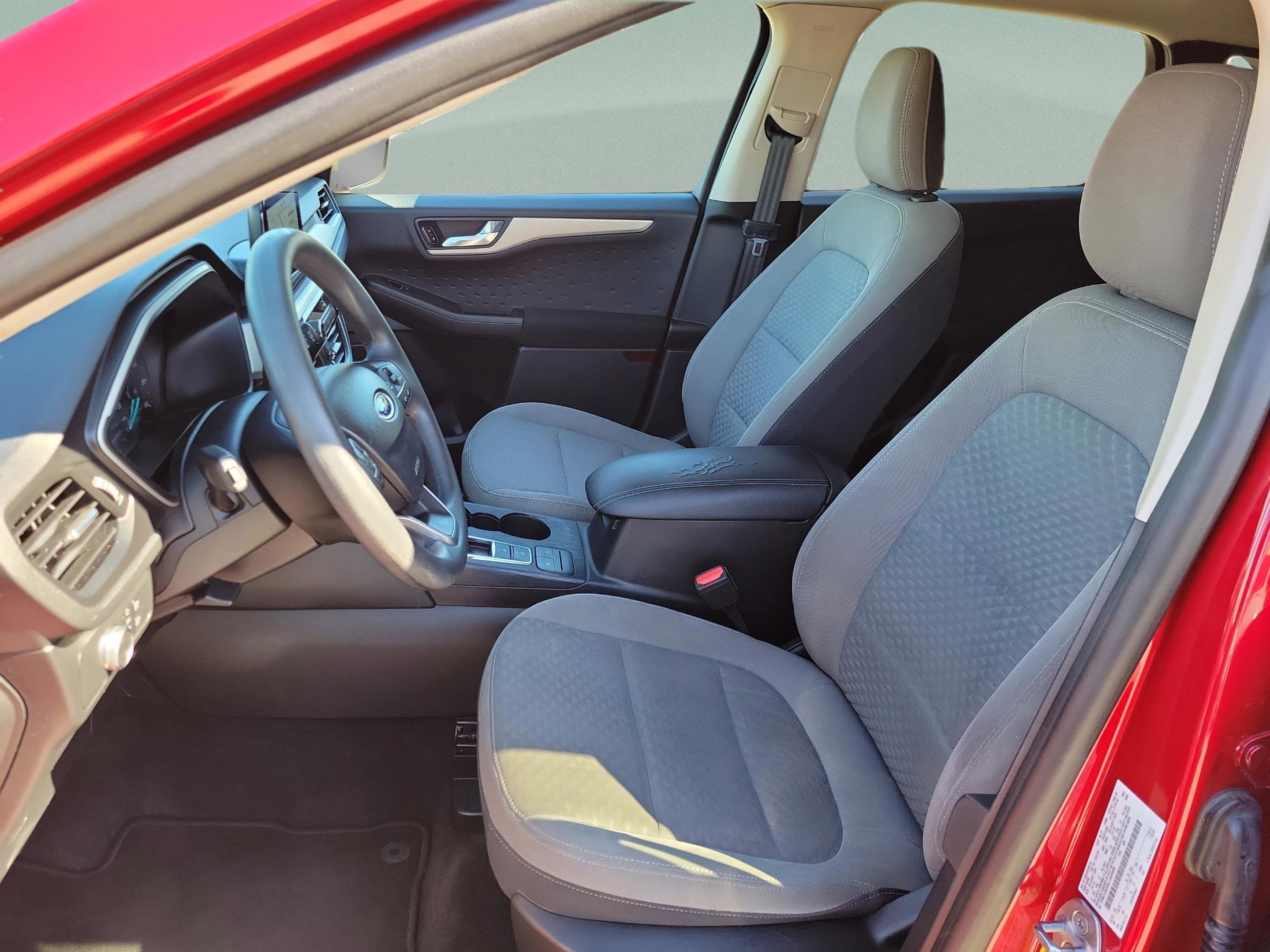 Used 2020 Ford Escape SE image 7