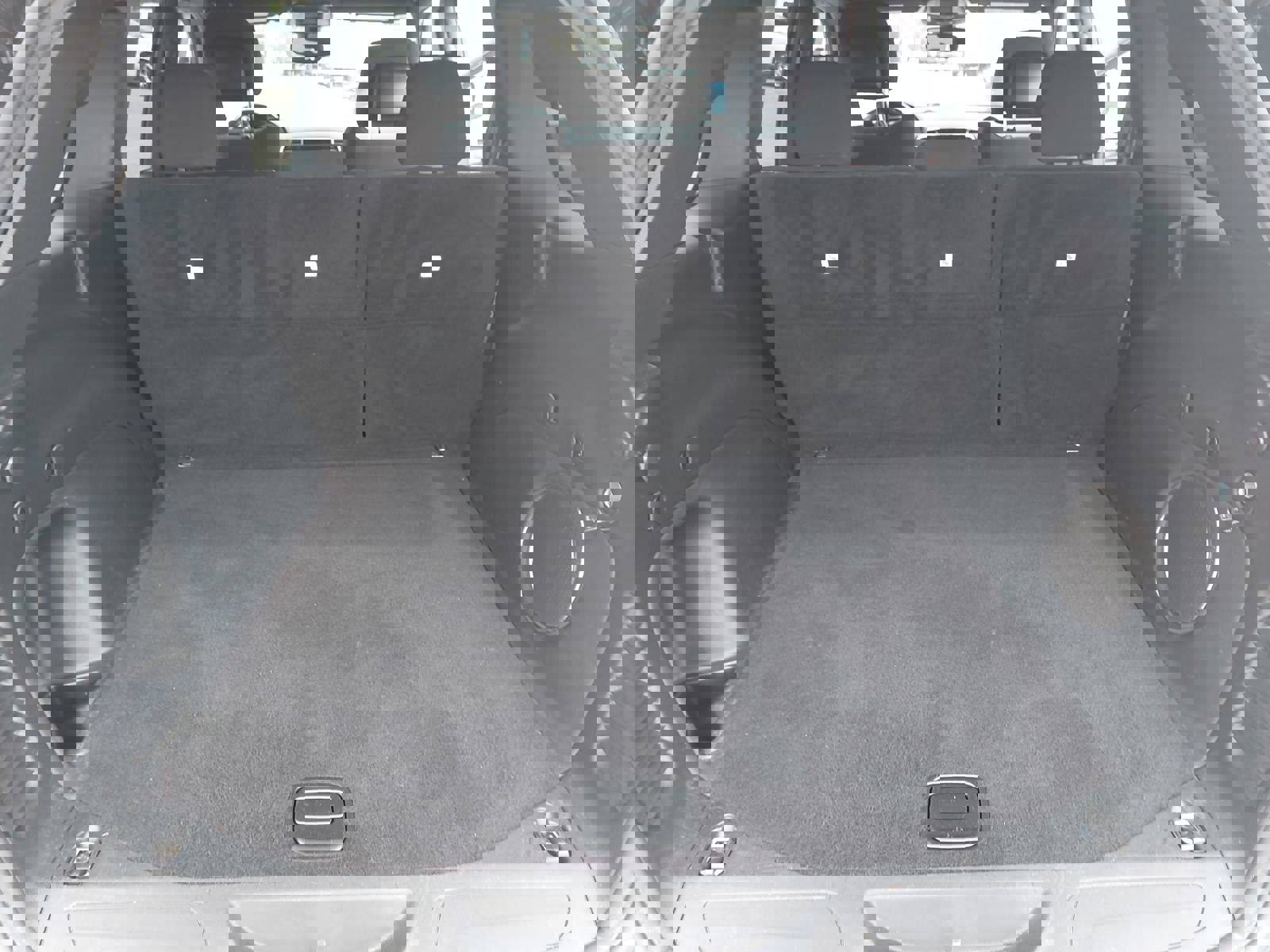 Used 2021 Jeep Grand Cherokee Laredo image 14