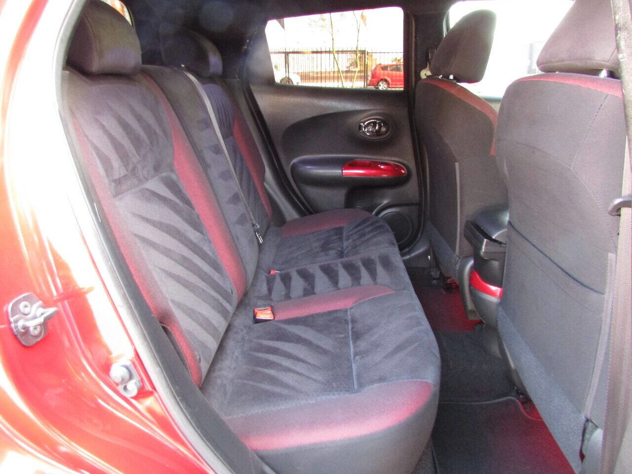 Used 2014 Nissan Juke SV w/ Navigation Package image 30