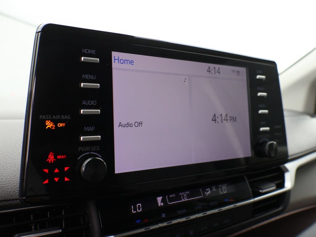Used 2024 Toyota Sienna LE FWD image 31