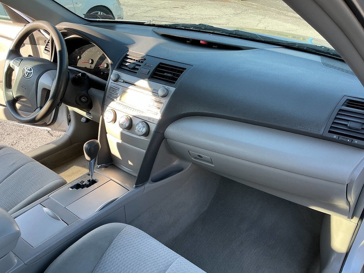 Used 2011 Toyota Camry LE FWD image 25