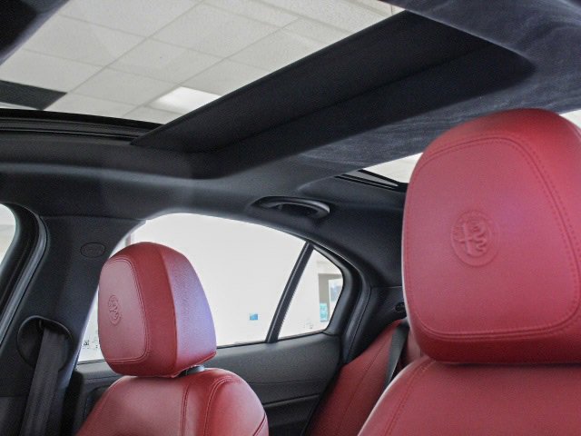 Used 2022 Alfa Romeo Giulia Sprint image 21