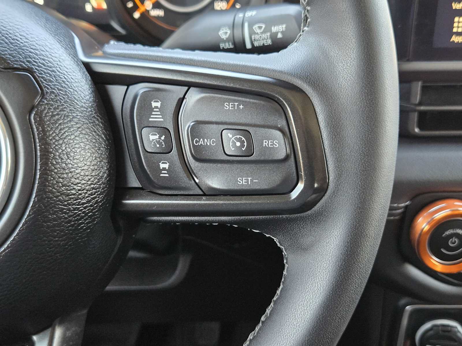 Used 2025 Jeep Gladiator Mojave w/ Convenience Group AWD/4WD image 29