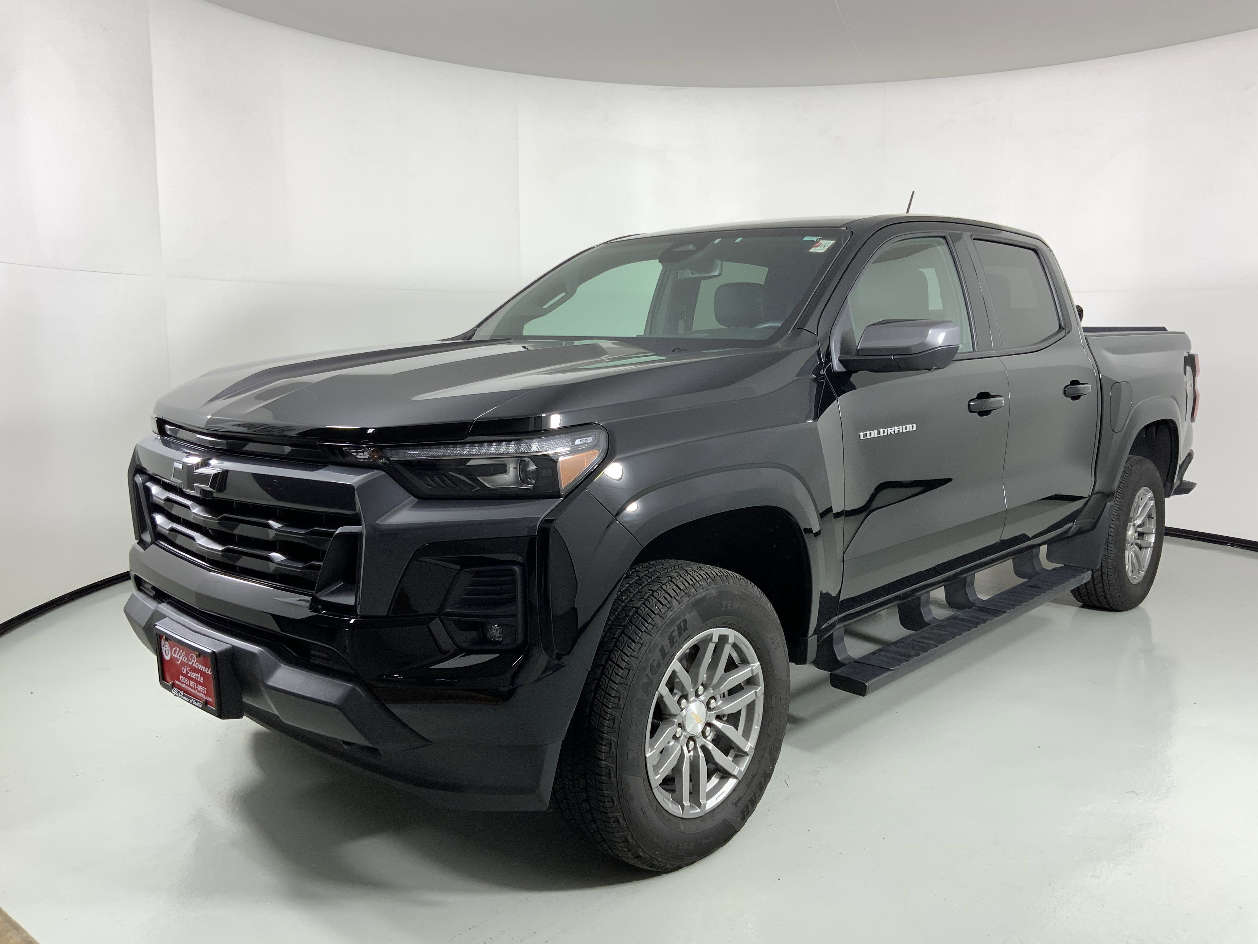 Used 2024 Chevrolet Colorado LT w/ LT Convenience Package III image 3