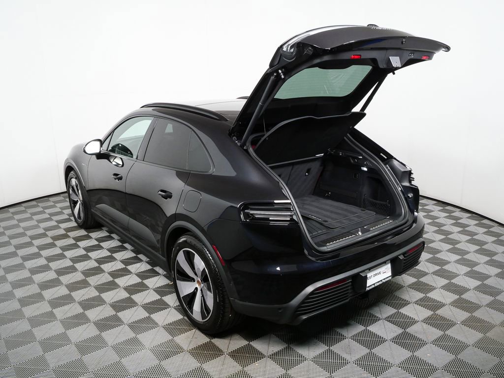 Certified 2025 Porsche Macan 4 Electric AWD/4WD image 33