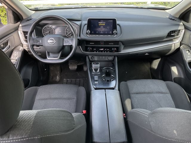 Used 2025 Nissan Rogue SV FWD image 9