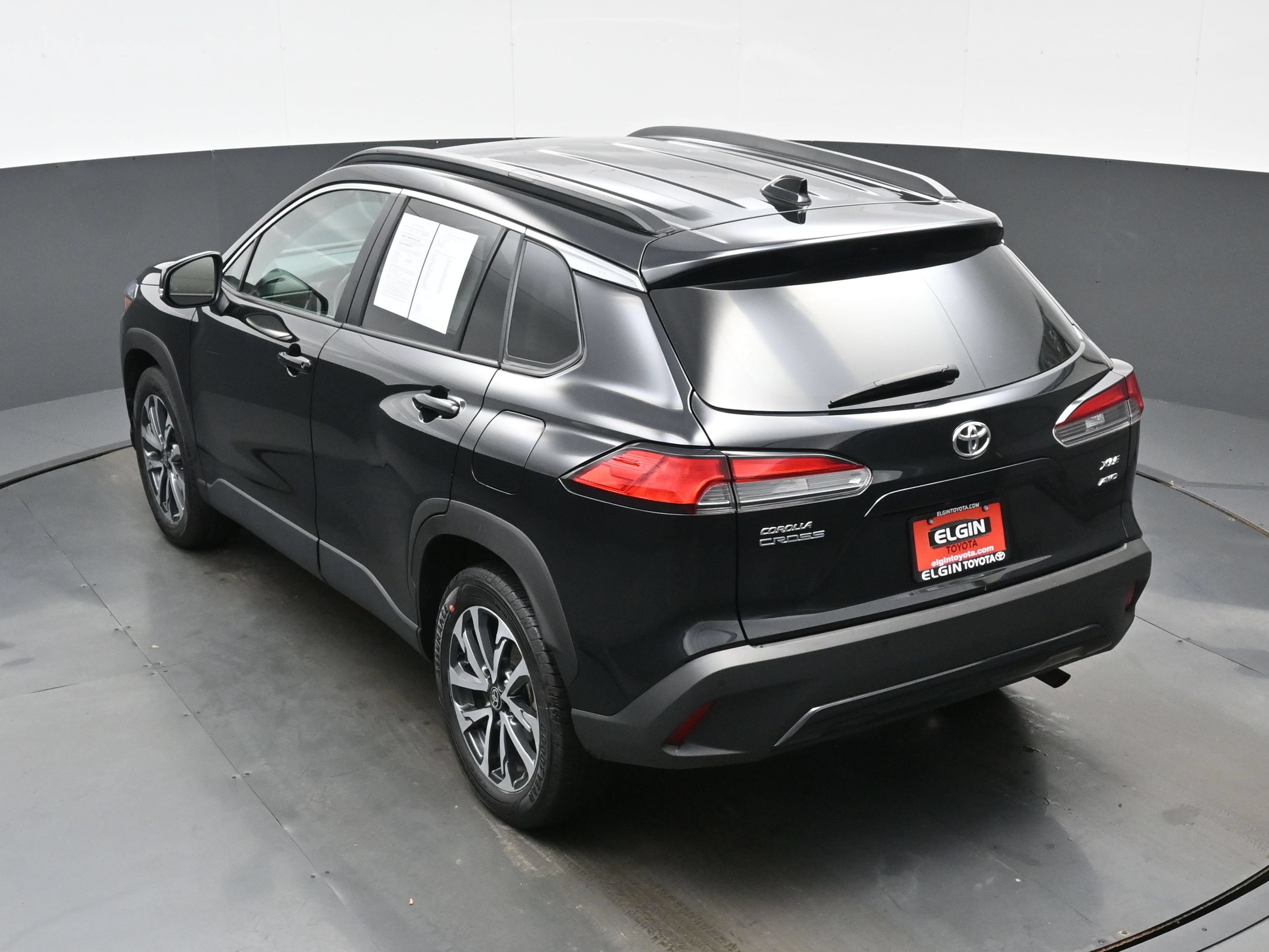 Used 2025 Toyota Corolla Cross XLE AWD/4WD image 38