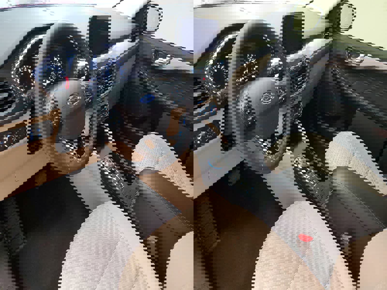 Used 2021 Ford Escape SE w/ Convenience Package image 2