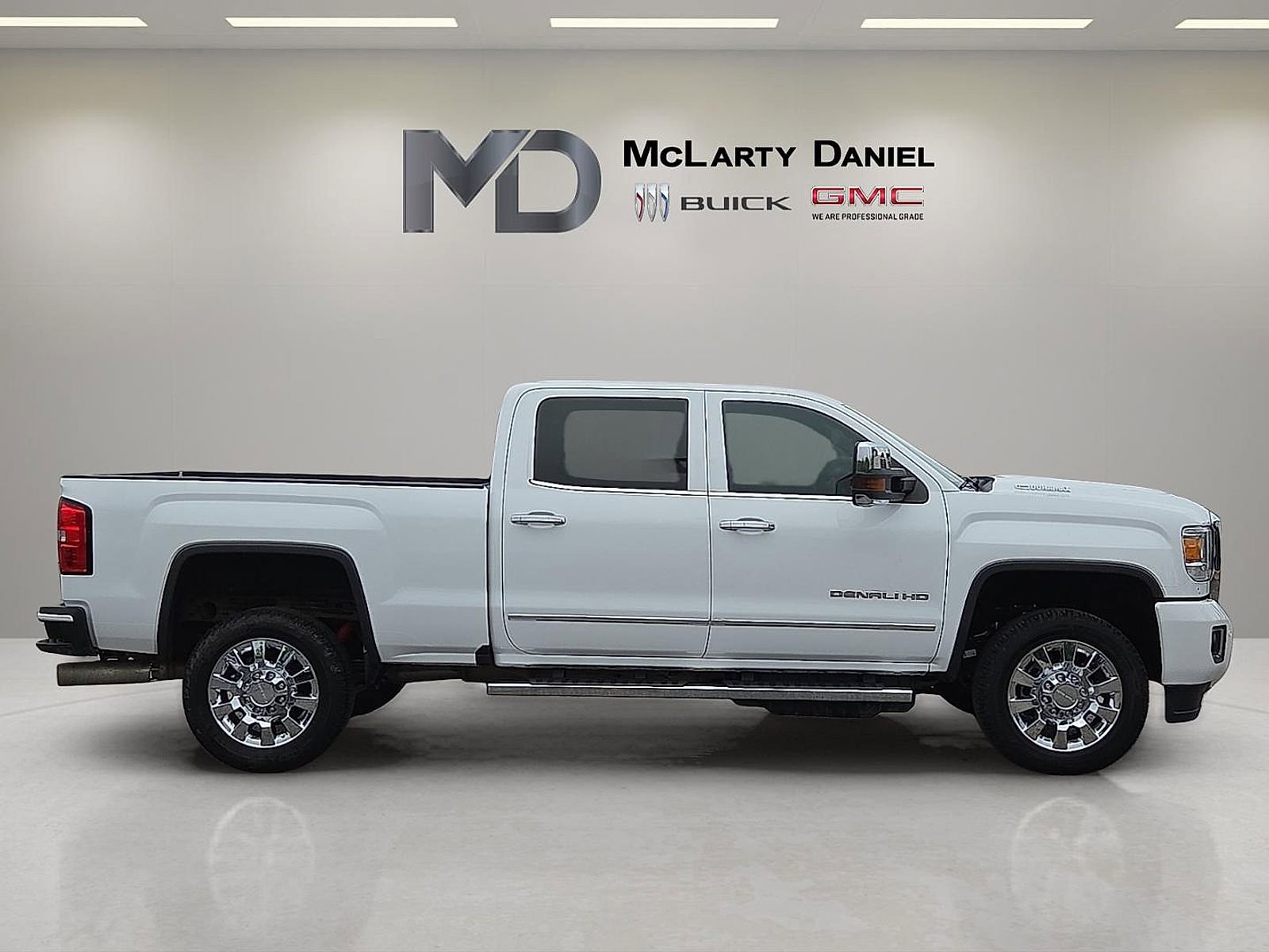 Used 2019 GMC Sierra 2500 Denali w/ Duramax Plus Package AWD/4WD image 6