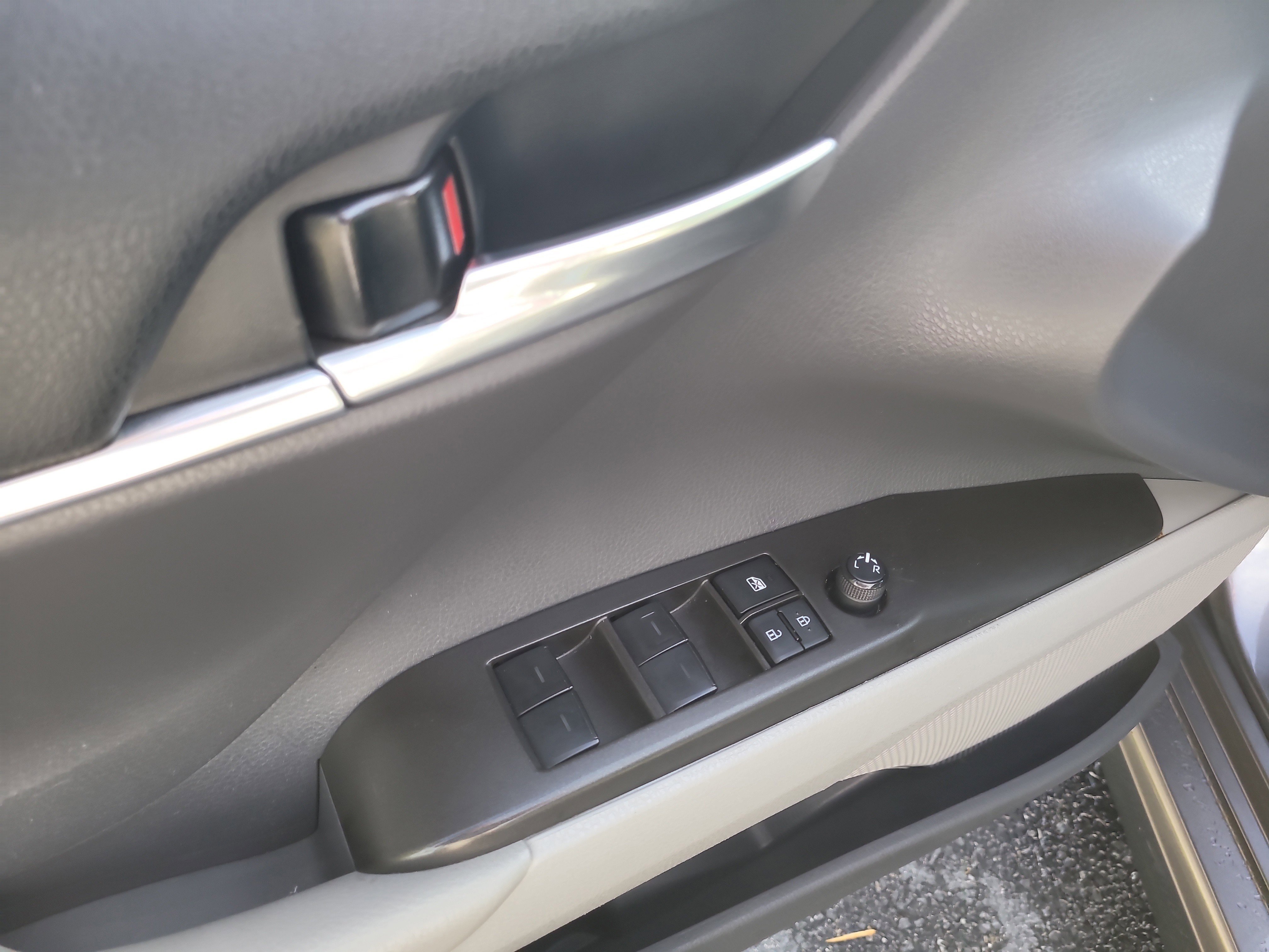 Used 2024 Toyota Camry SE w/ Convenience Package image 16
