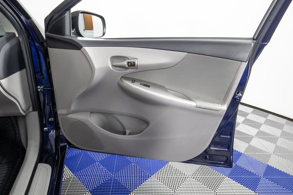 Used 2012 Toyota Corolla LE FWD image 14