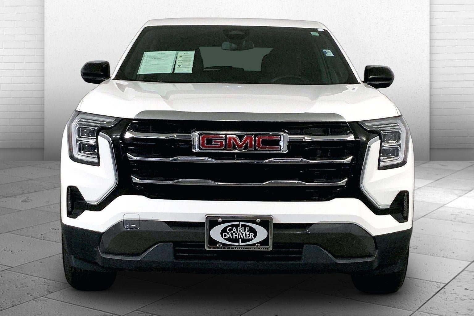 Used 2025 GMC Terrain Elevation AWD/4WD image 2