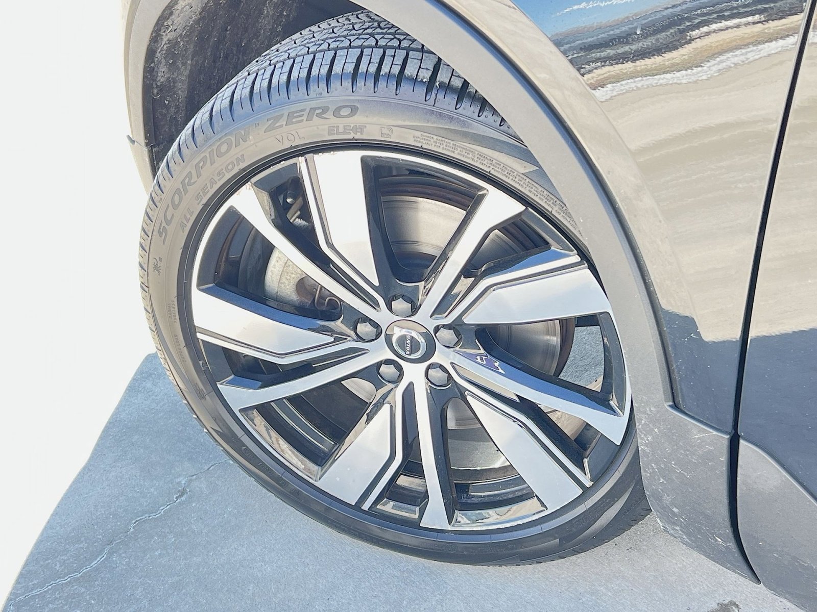 Used 2021 Volvo XC40 P8 Recharge w/ Advanced Package image 12