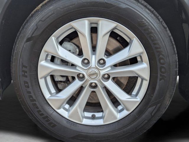 Used 2016 Nissan Rogue SV w/ SV Family Package FWD image 50