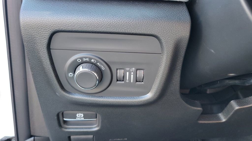 Used 2025 Jeep Grand Cherokee Laredo image 20