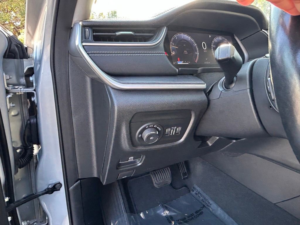 Used 2021 Jeep Grand Cherokee L Limited image 19