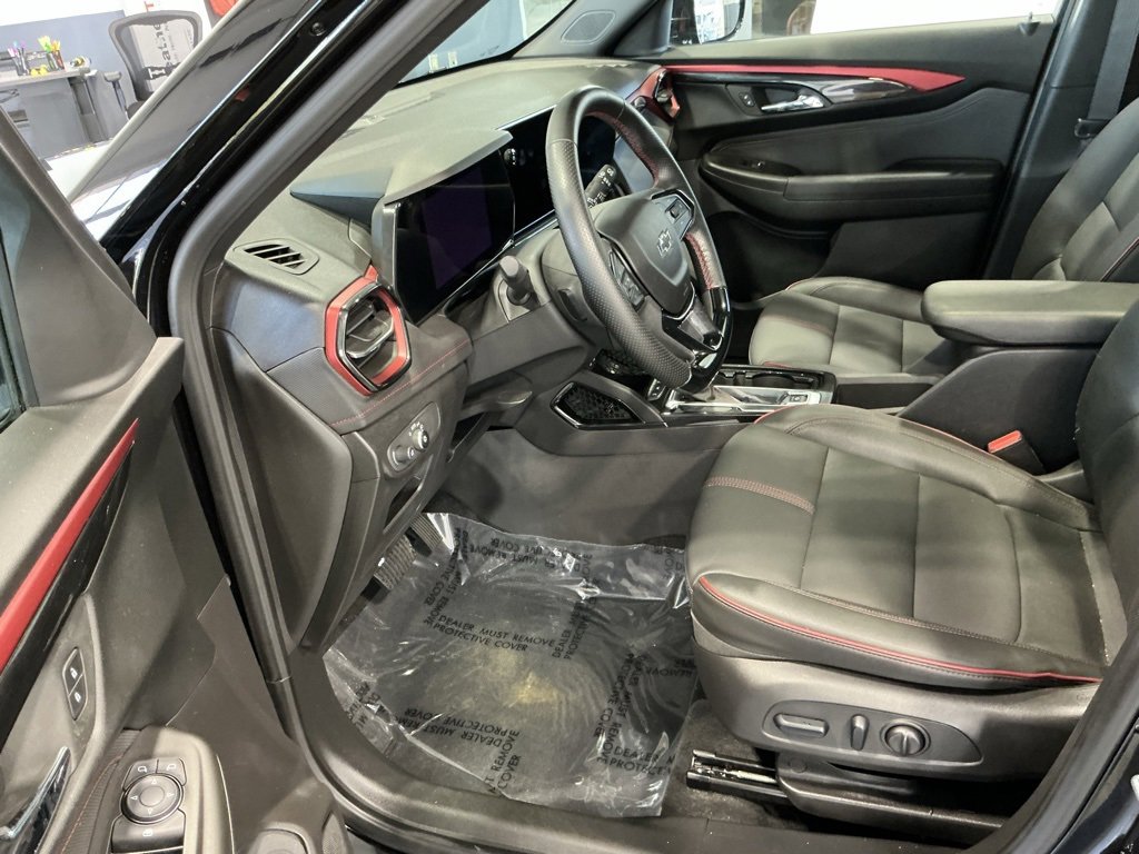 Used 2025 Chevrolet TrailBlazer RS w/ Convenience Package image 3