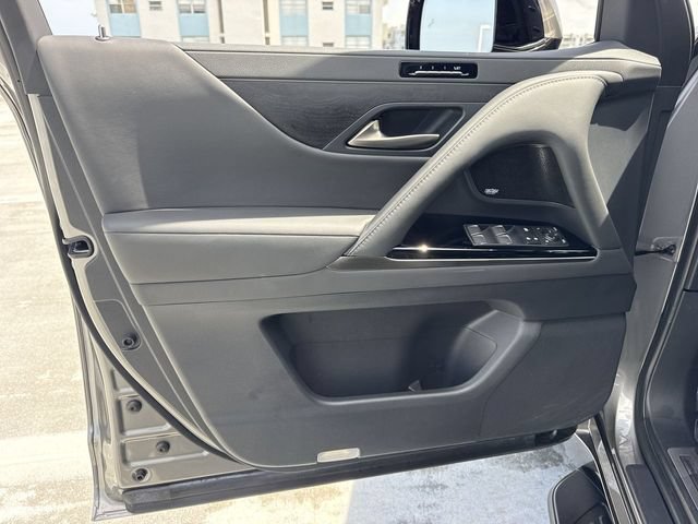 Used 2024 Lexus LX 600 4WD w/ Luxury Package image 13