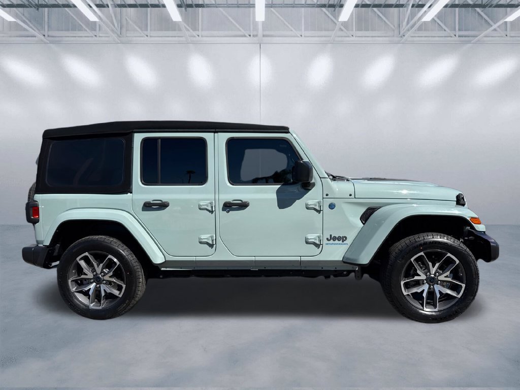 Certified 2024 Jeep Wrangler Unlimited w/ Convenience Group AWD/4WD image 3