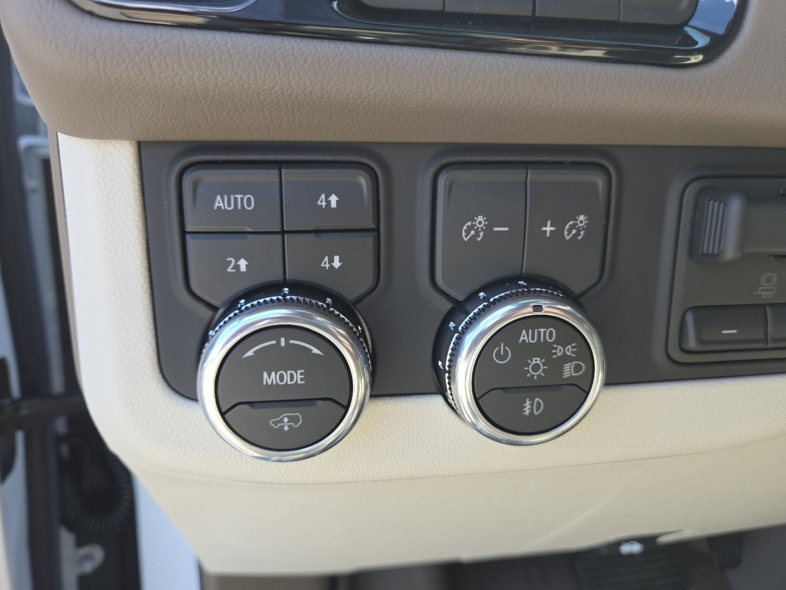 New 2026 GMC Yukon XL Denali w/ Denali Reserve Package AWD/4WD image 9