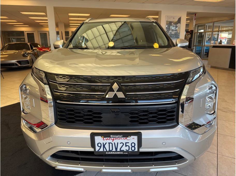 Used 2023 Mitsubishi Outlander SEL image 2