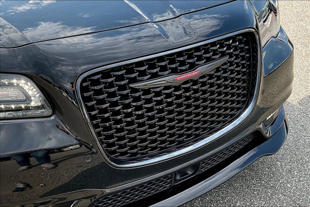Used 2023 Chrysler 300 S w/ Comfort Group RWD image 34