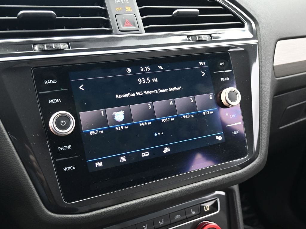 Used 2020 Volkswagen Tiguan SE R-Line image 23