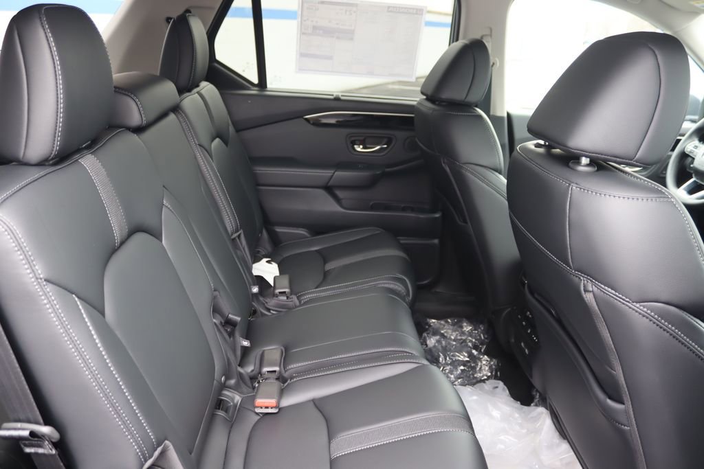 Certified 2025 Honda Pilot Touring image 17