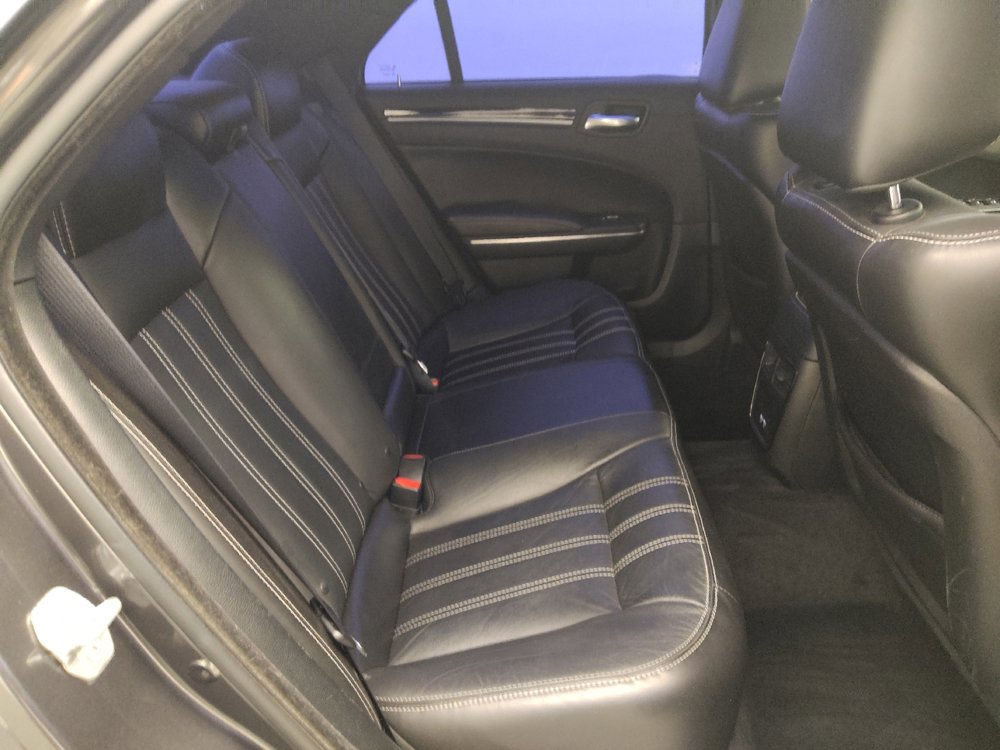 Used 2018 Chrysler 300 S image 19