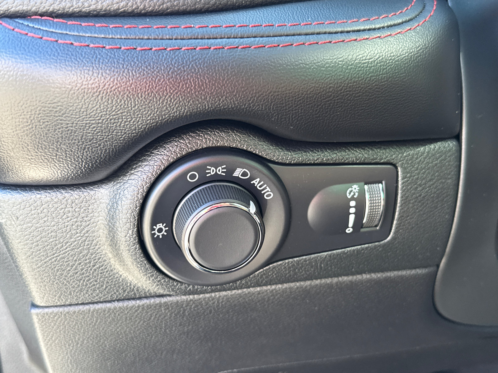 Used 2025 Dodge Durango GT AWD/4WD image 16